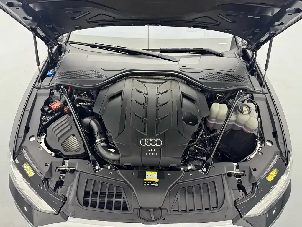Audi A8 2022 из CN, фото 8