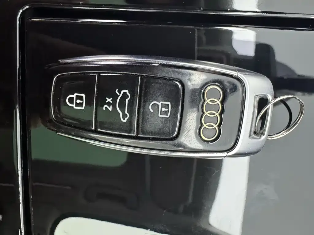 Audi A8 2022 из CN, фото 9