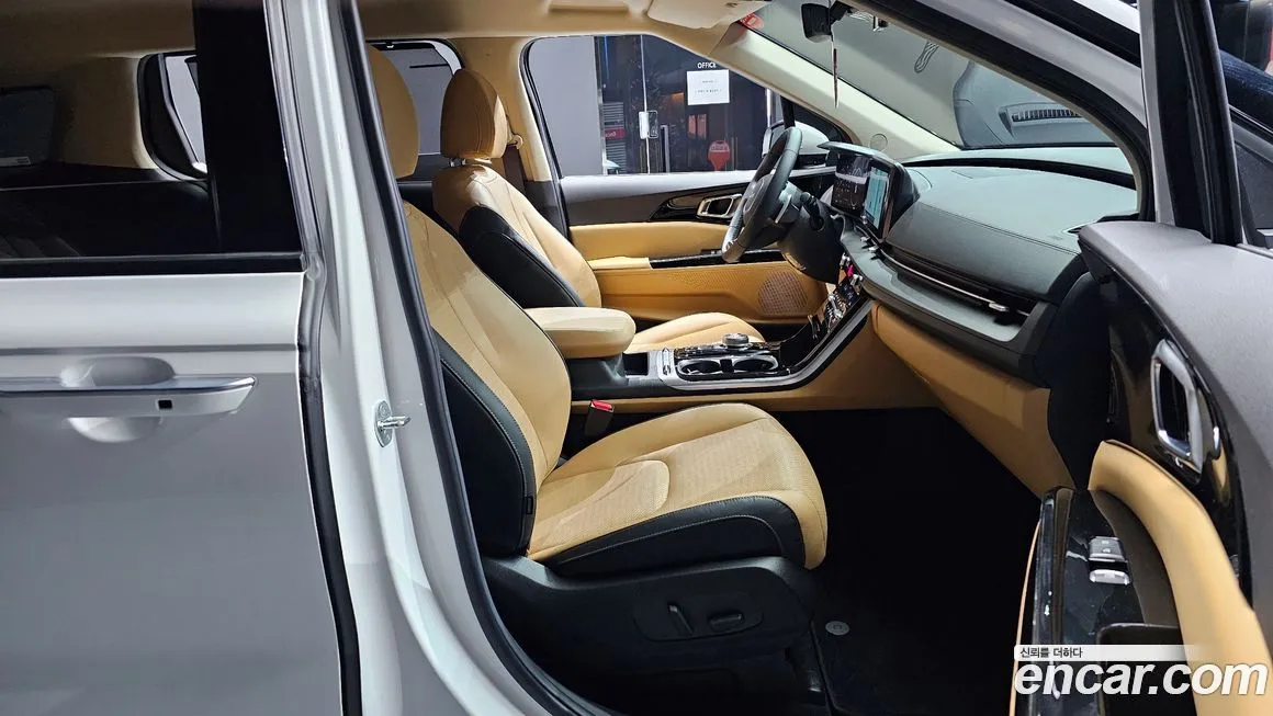Kia Carnival — фото 10
