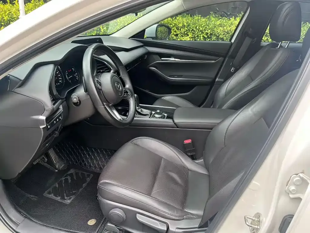 Mazda 3 Axela 2023 из CN, фото 7