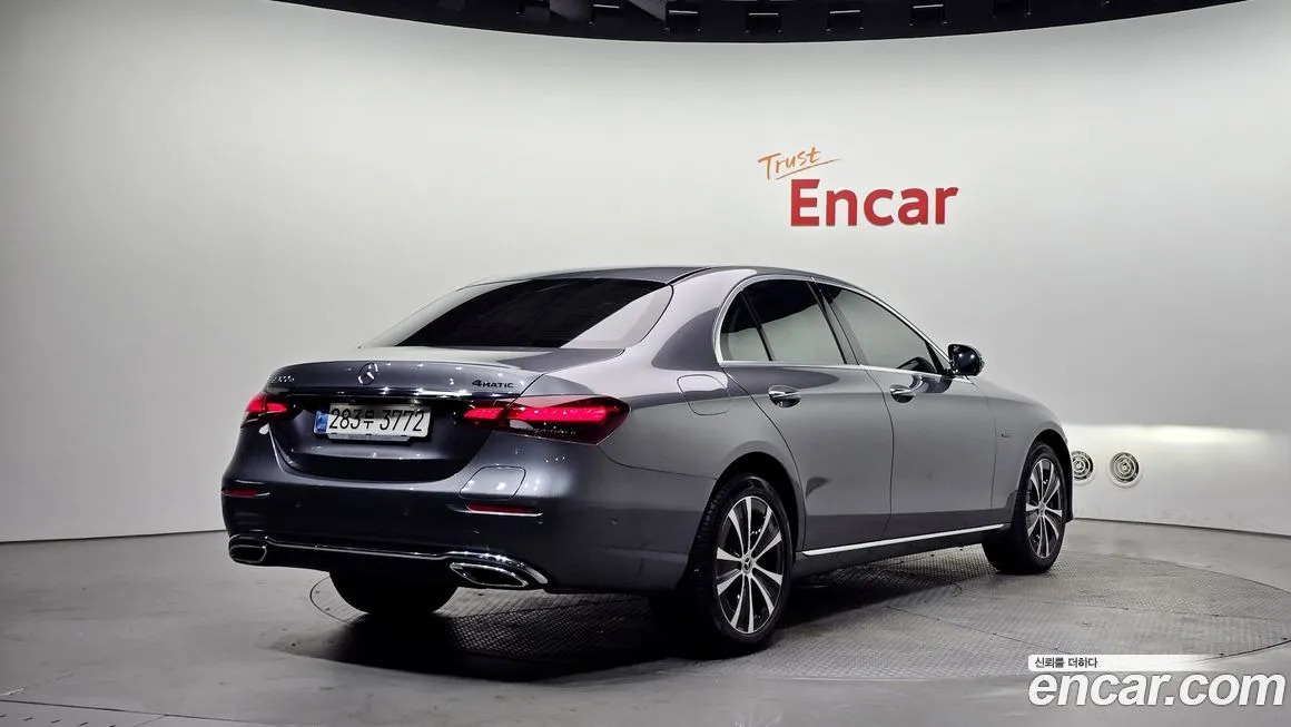 Mercedes-Benz E-Class — фото 2