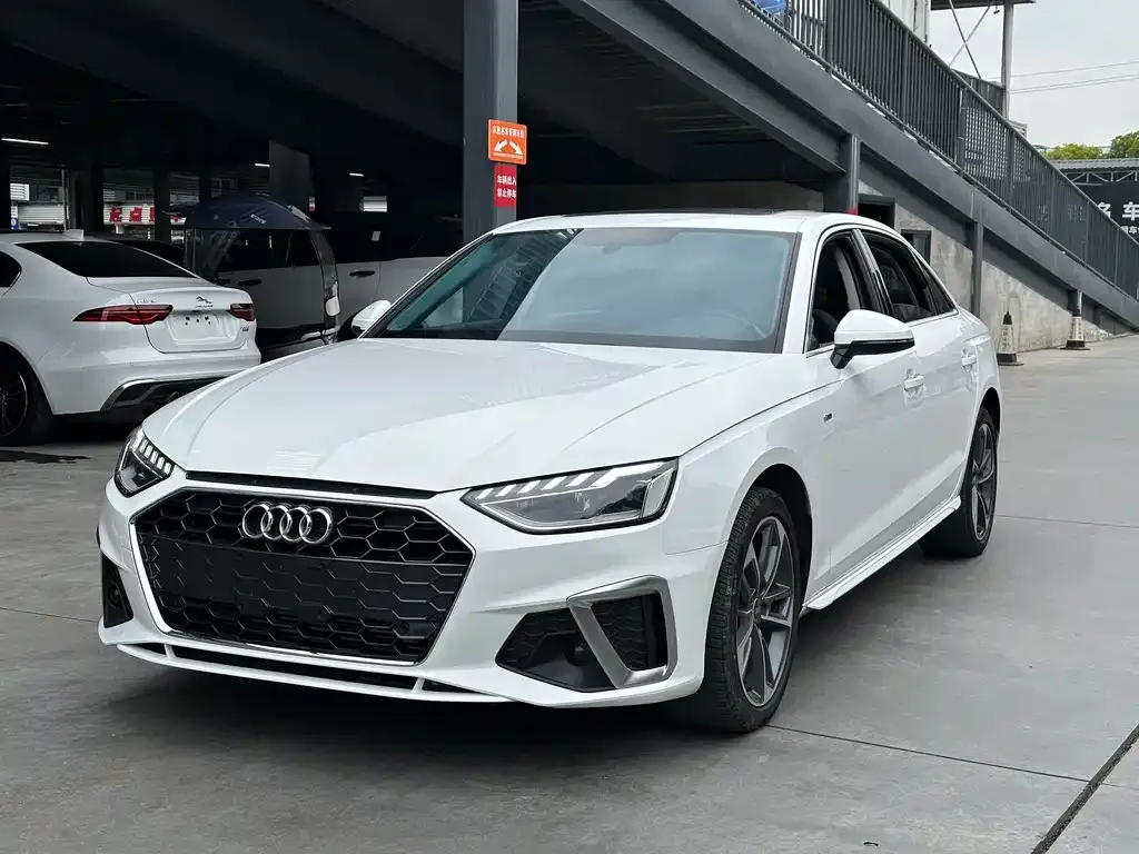 Audi A4L 2022 из CN, фото 1