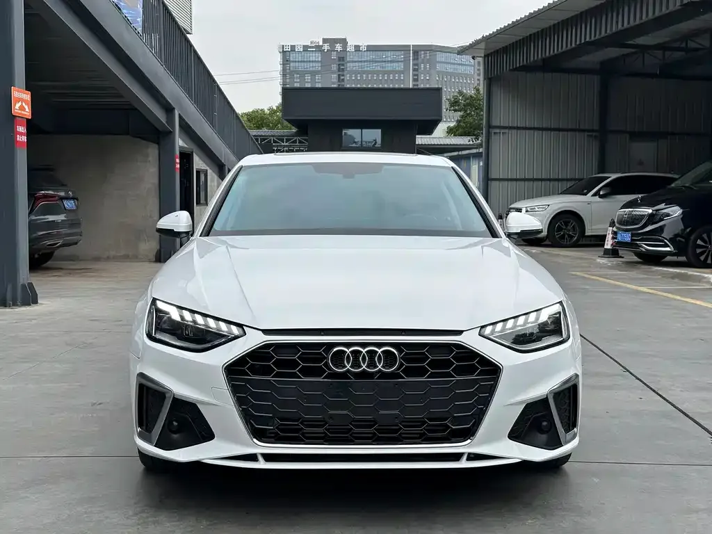 Audi A4L 2022 из CN, фото 2