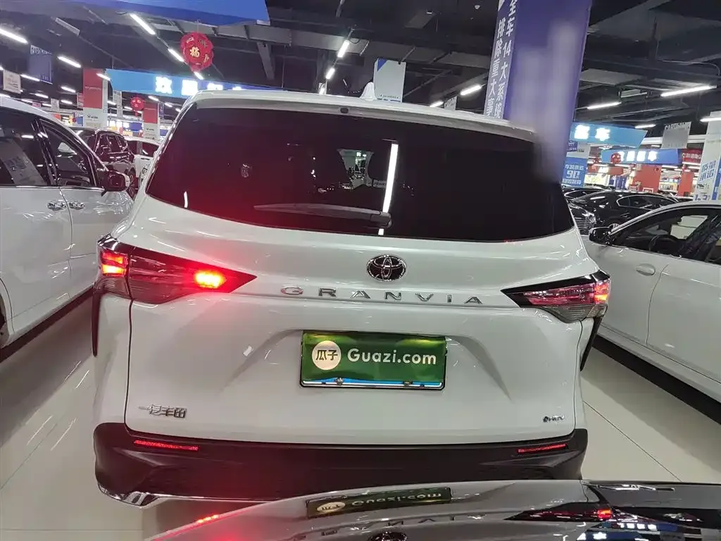 Toyota Granvia 2024 из CN, фото 6