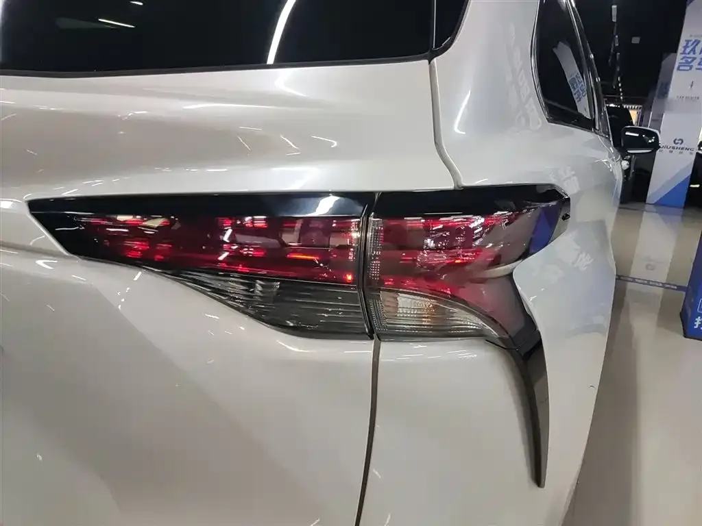 Toyota Granvia 2024 из CN, фото 8