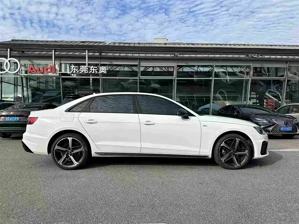 Audi A4L 2024 из CN, фото 3