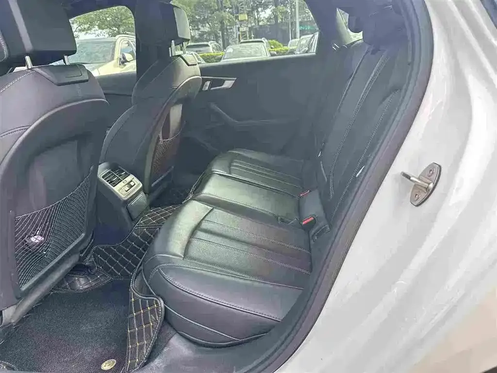 Audi A4L 2024 из CN, фото 8