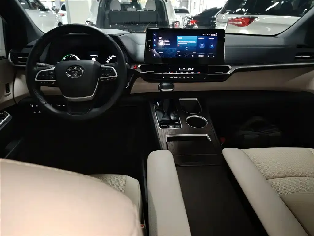 Toyota Granvia 2024 из CN, фото 10