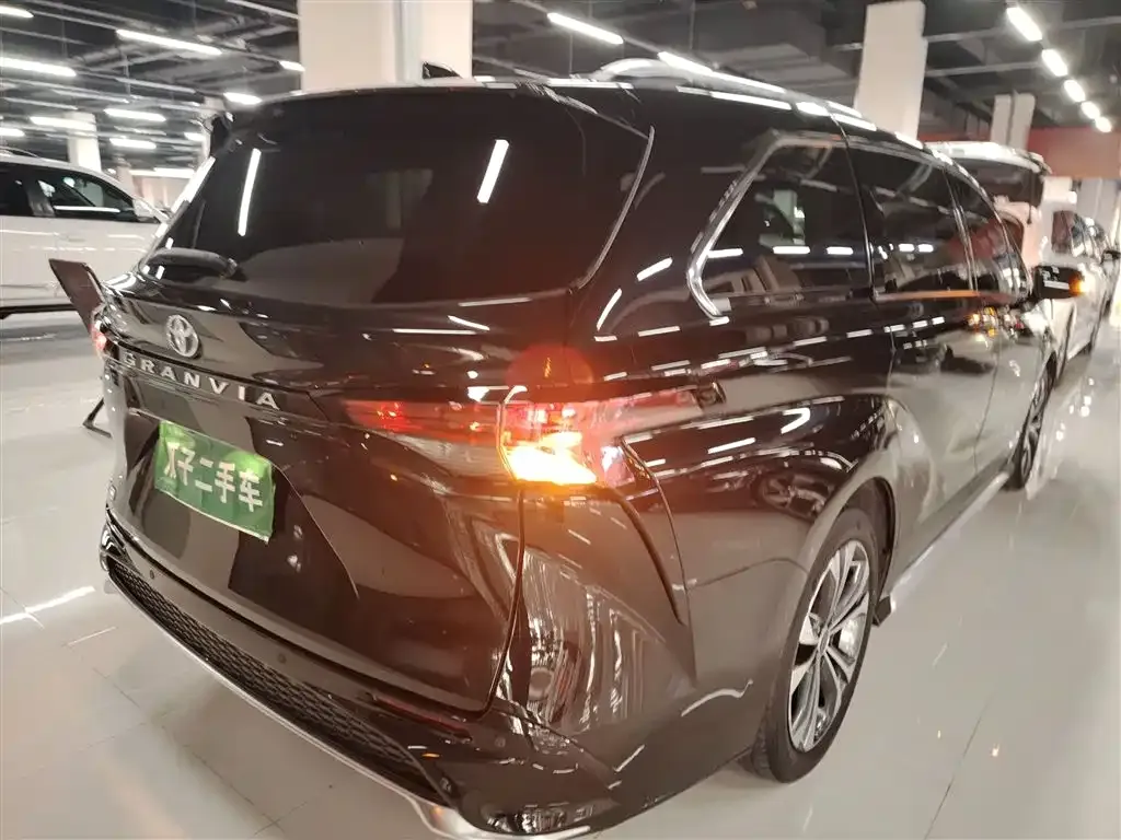 Toyota Granvia 2024 из CN, фото 7