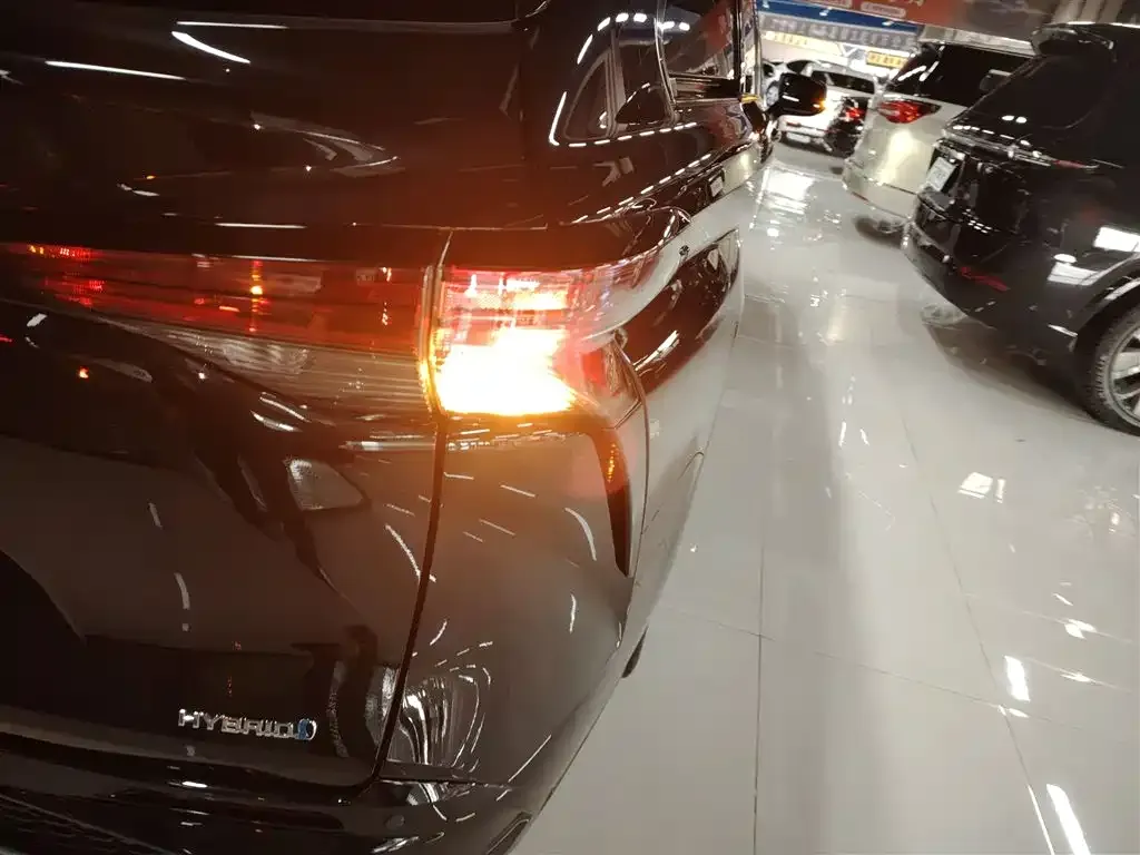 Toyota Granvia 2024 из CN, фото 8
