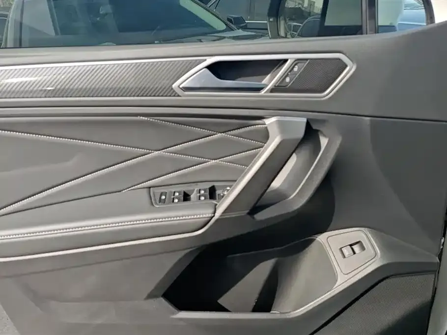 Volkswagen Tiguan L 2023 из CN, фото 7