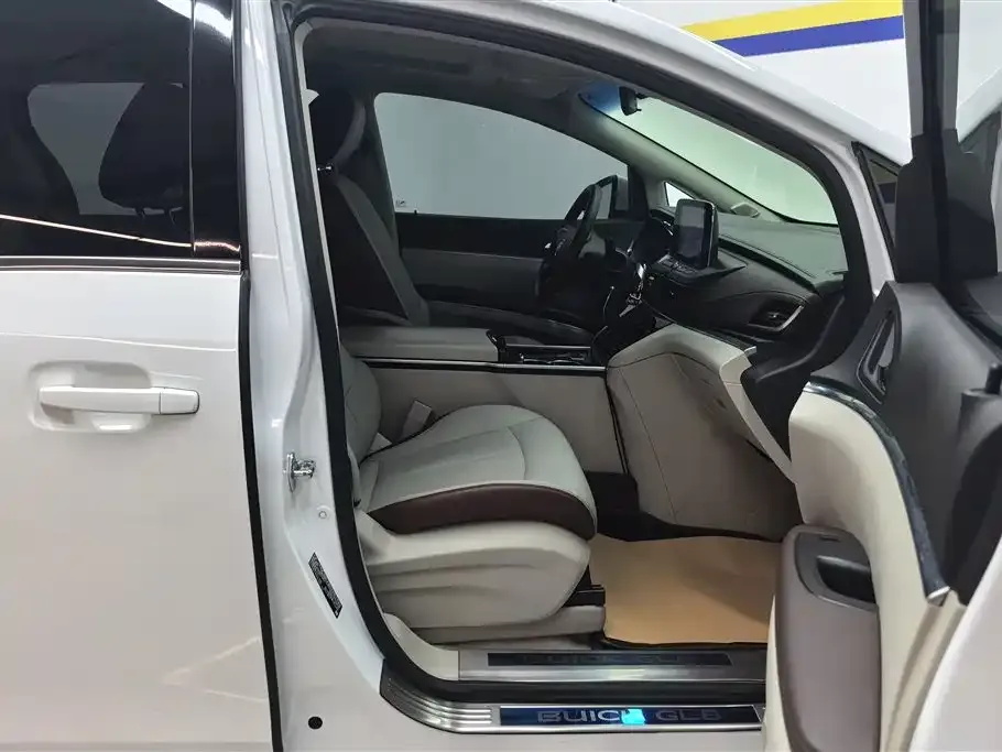 Buick GL8 2021 из CN, фото 8