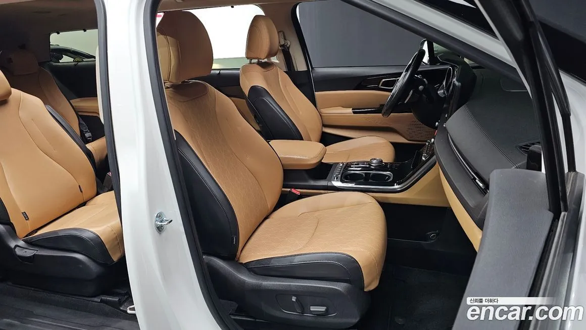 Kia Carnival — фото 10