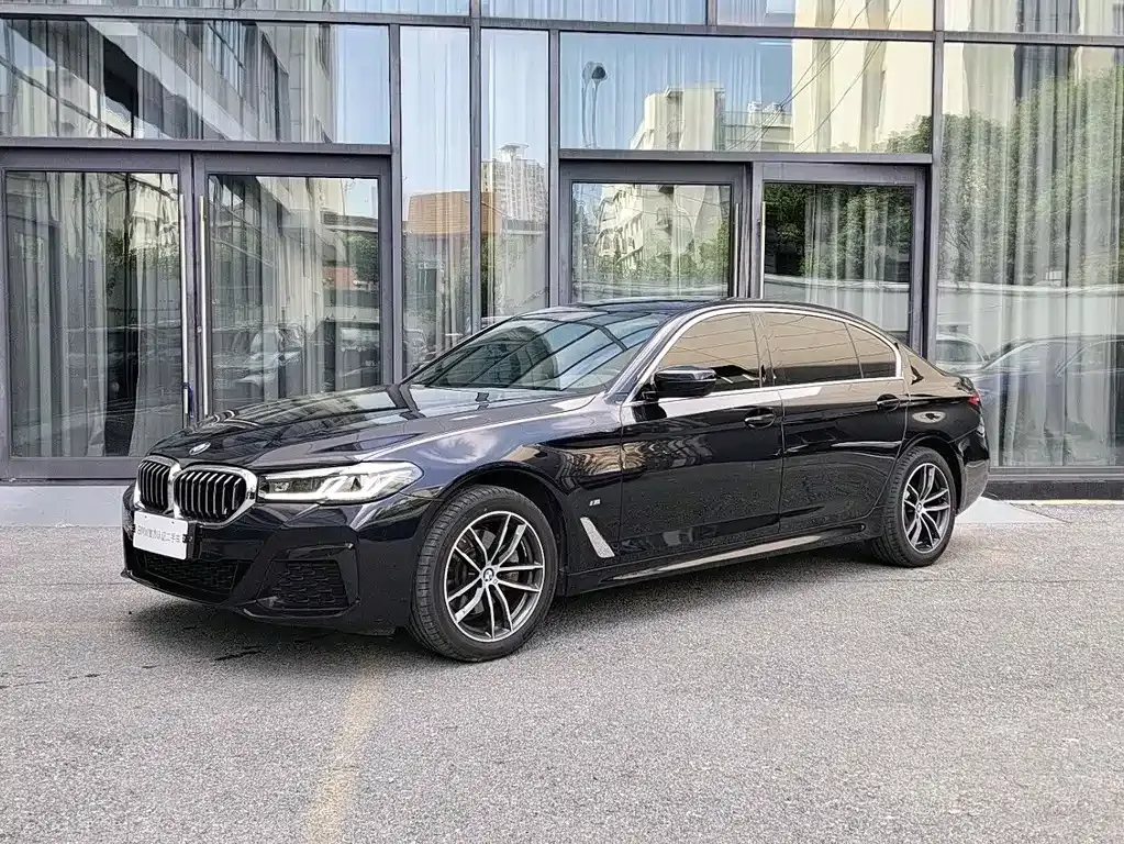 BMW 5 Series — фото 1