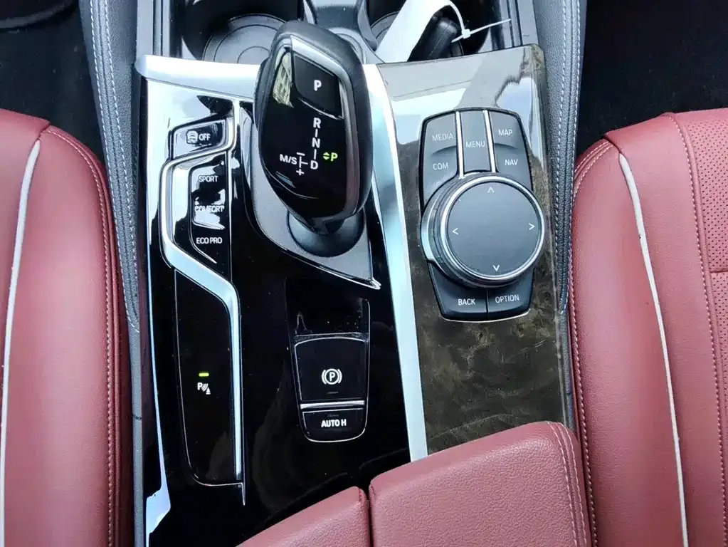 BMW 5 Series — фото 10