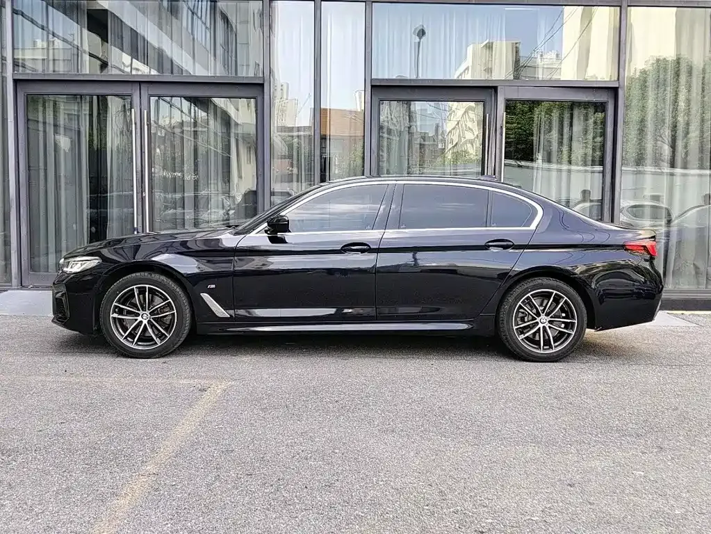 BMW 5 Series — фото 4