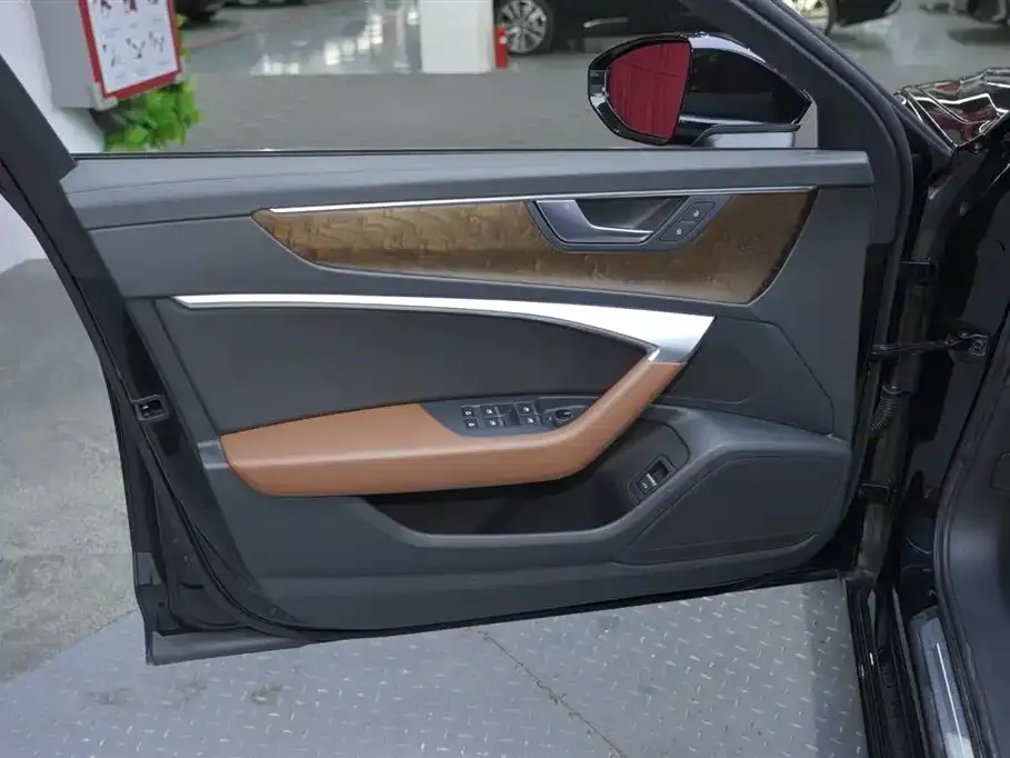 Audi A6L 2021 из CN, фото 8