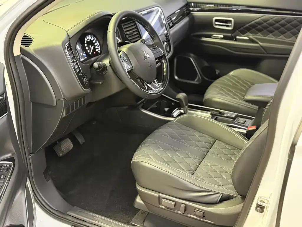Mitsubishi Outlander 2021 из CN, фото 4