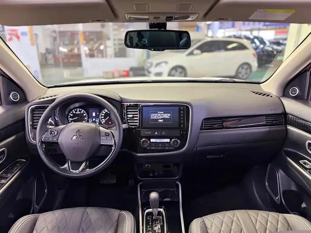 Mitsubishi Outlander 2021 из CN, фото 5