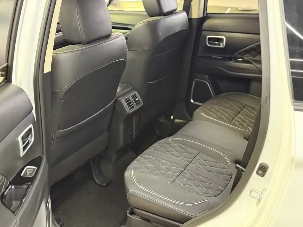 Mitsubishi Outlander 2021 из CN, фото 6