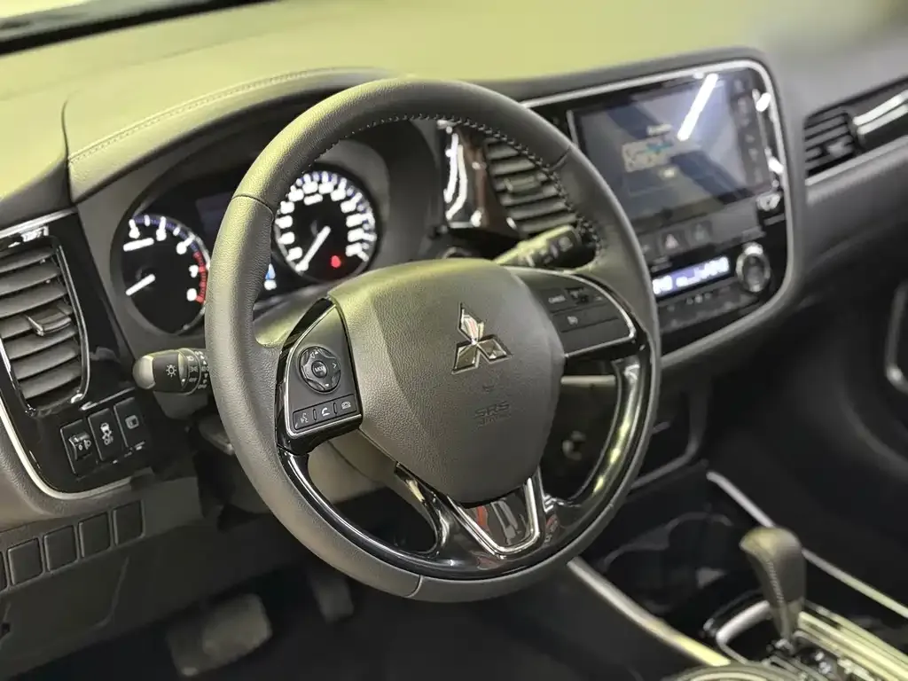 Mitsubishi Outlander 2021 из CN, фото 7