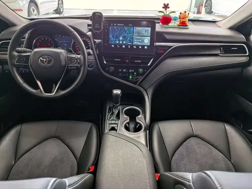 Toyota Camry 2024 из CN, фото 8