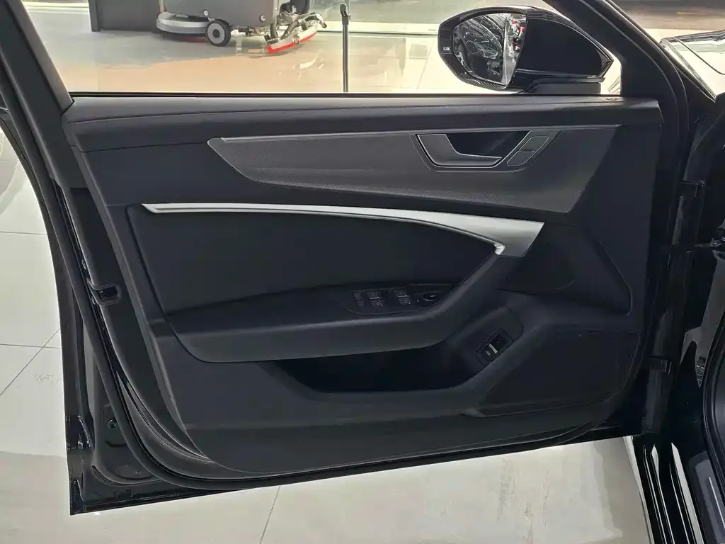 Audi A6L 2024 из CN, фото 6