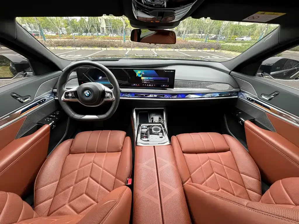 BMW i7 — фото 10
