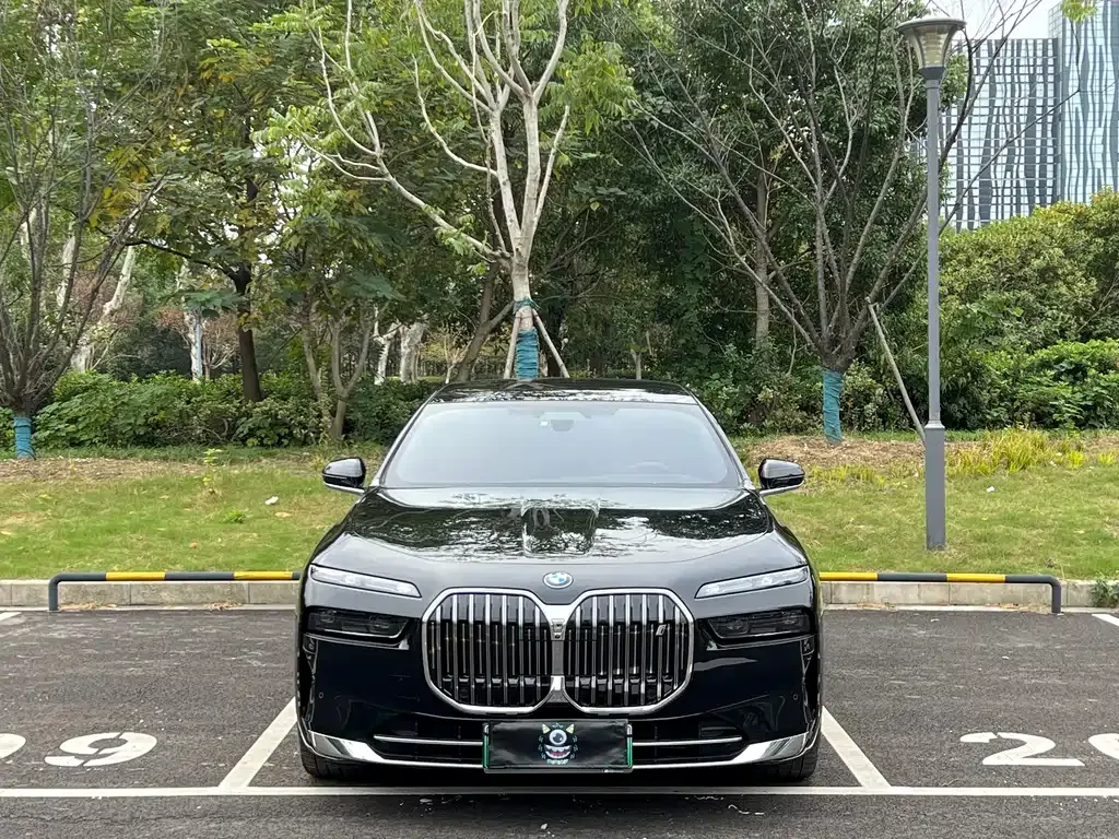 BMW i7 — фото 2