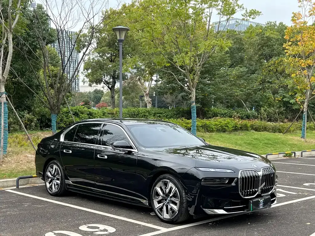 BMW i7 — фото 3