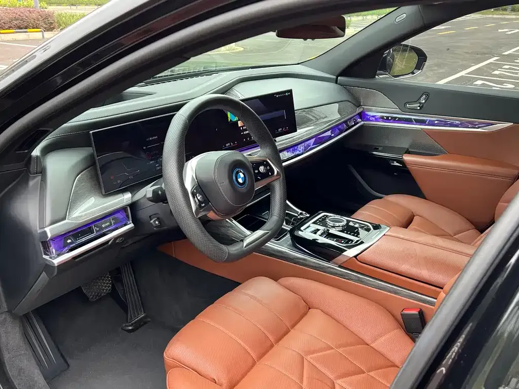 BMW i7 — фото 6
