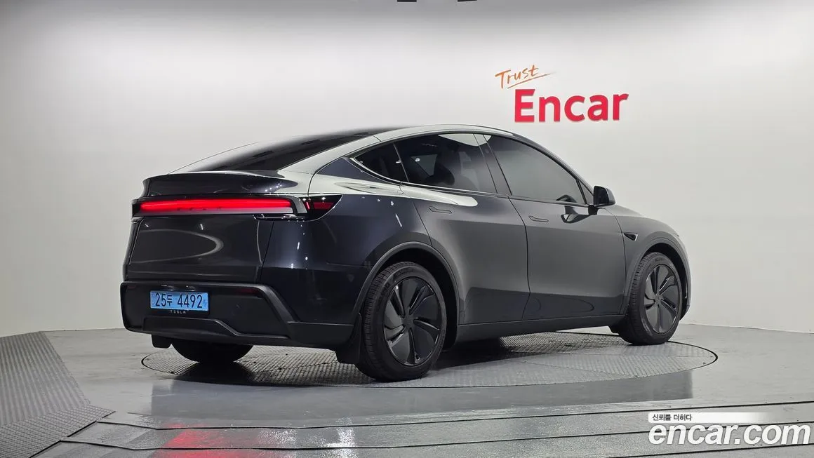Tesla Model Y 2025 из KR, фото 2