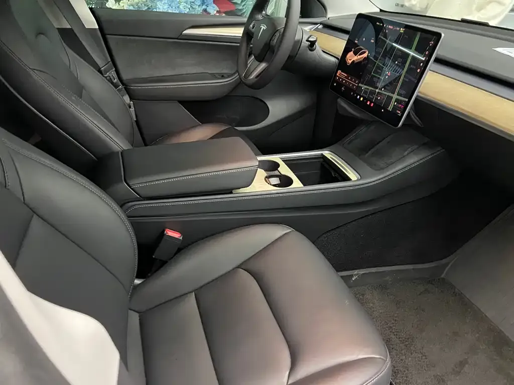 Tesla Model Y — фото 4
