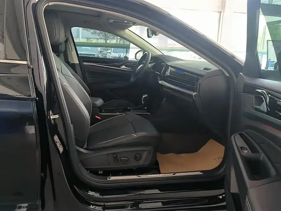 Volkswagen Passat 2023 из CN, фото 8