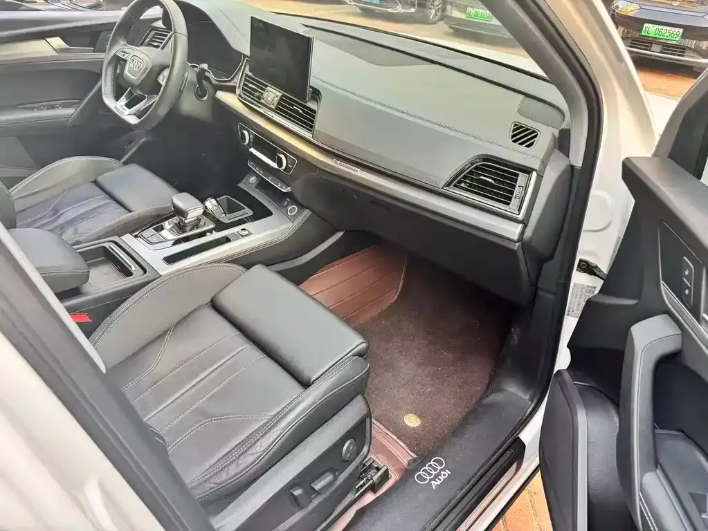 Audi Q5L 2021 из CN, фото 3