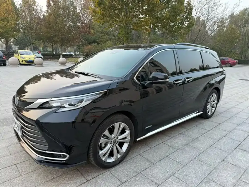Toyota Sienna 2023 из CN, фото 1