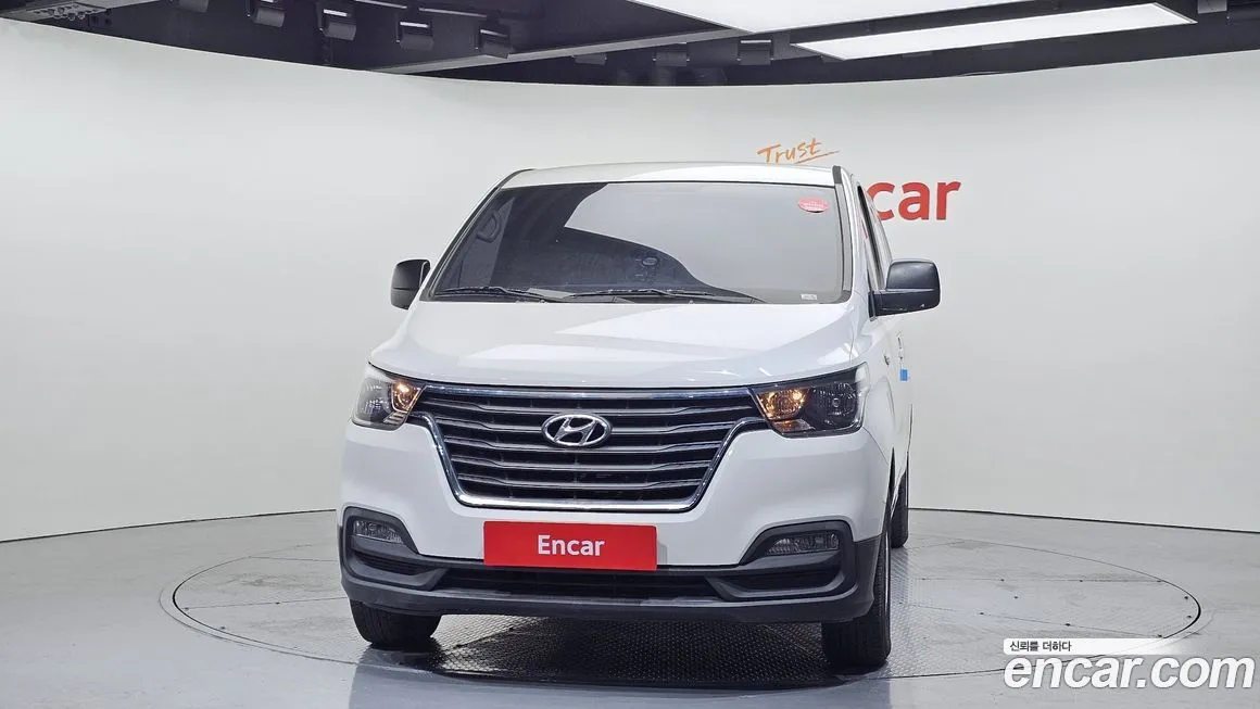 Hyundai Starex — фото 3
