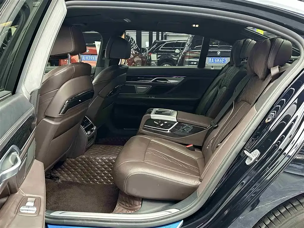 BMW 7 Series 2022 из CN, фото 6
