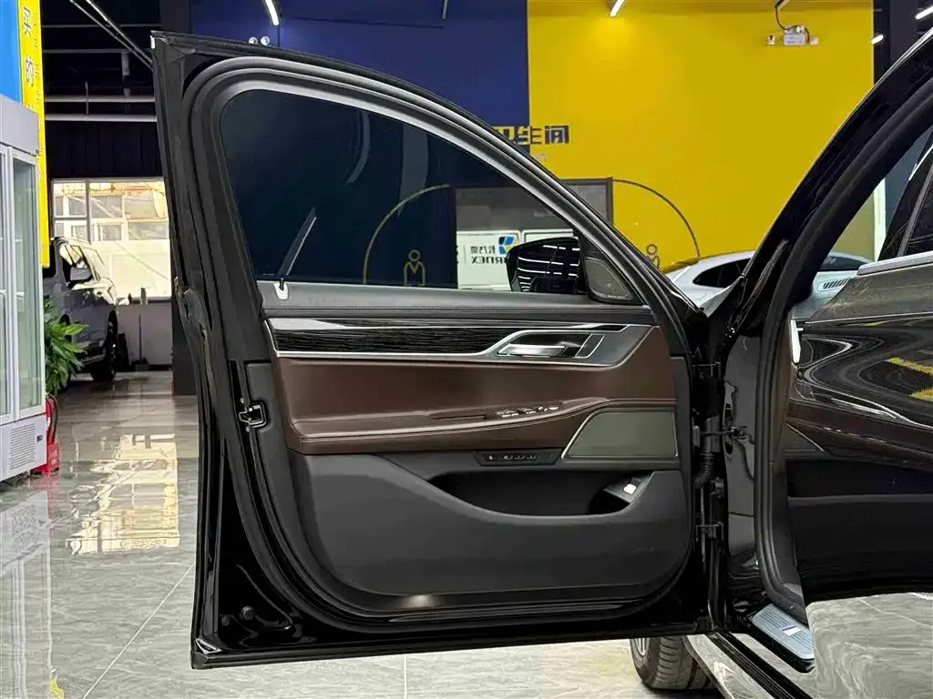 BMW 7 Series 2022 из CN, фото 7