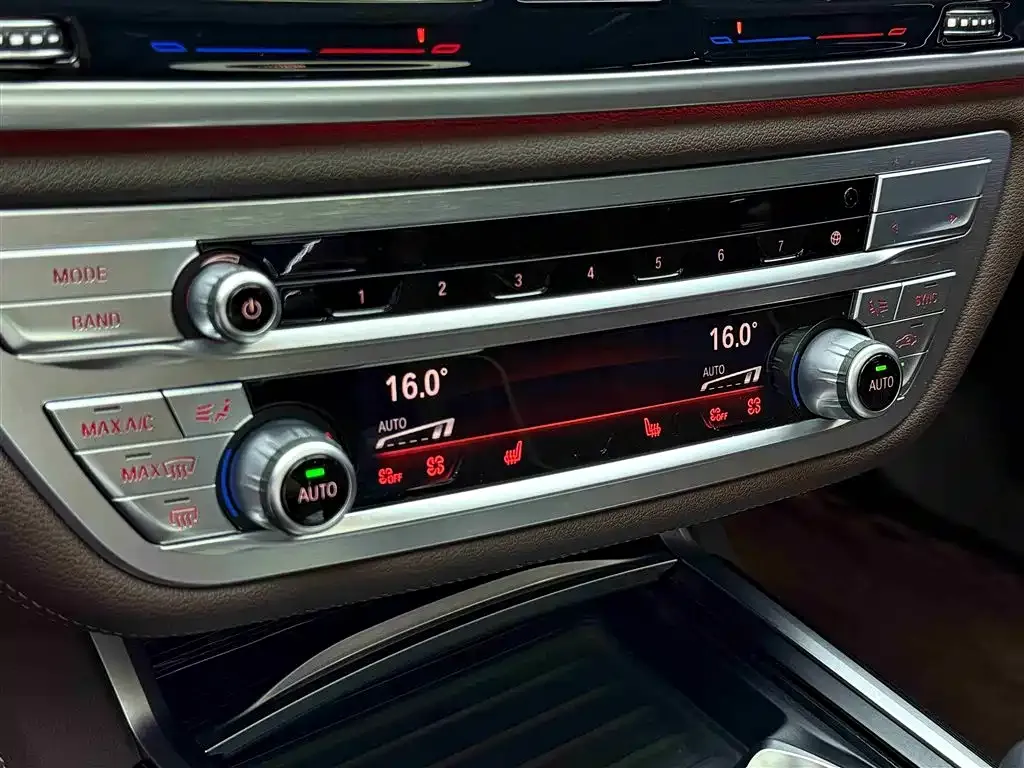 BMW 7 Series 2022 из CN, фото 8