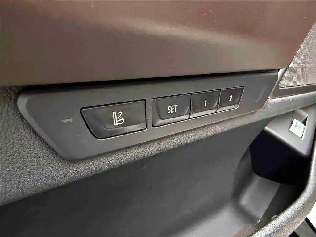 BMW 7 Series 2022 из CN, фото 9