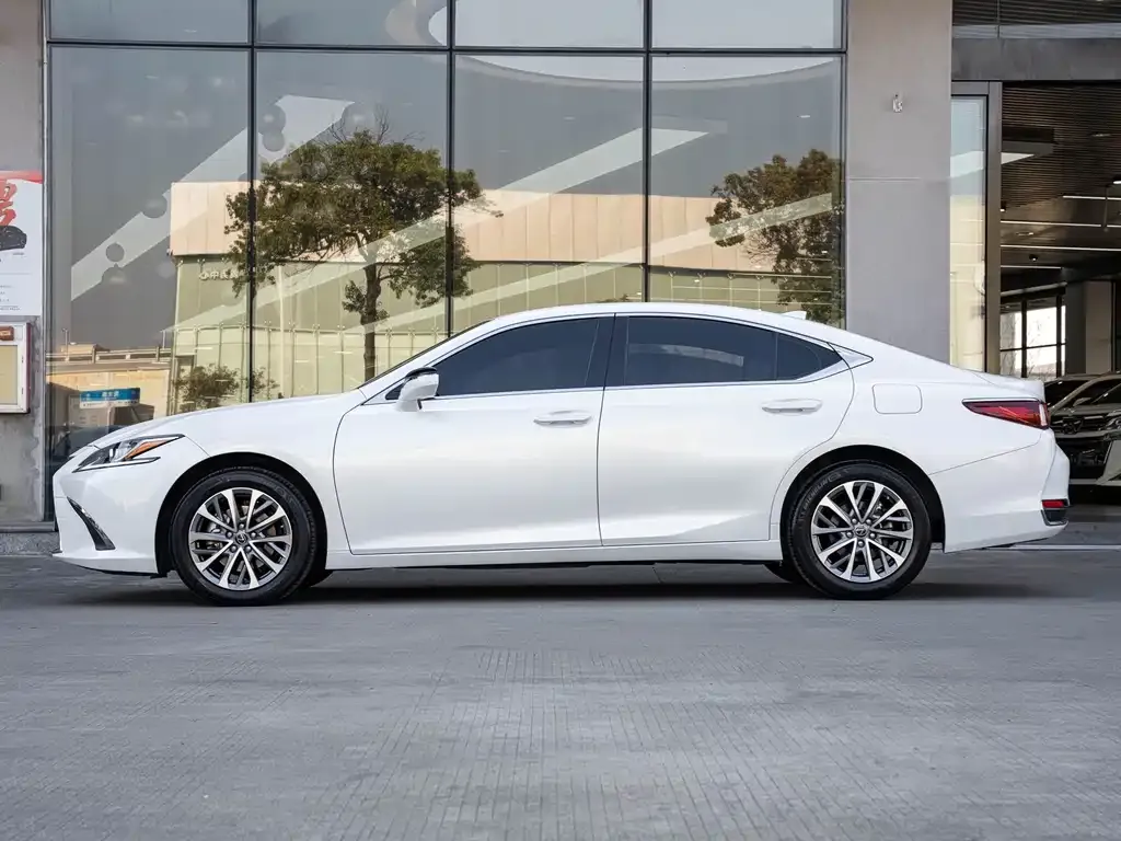 Lexus ES 2023 из CN, фото 4