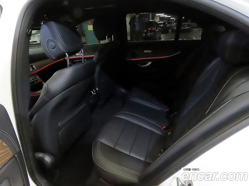 Mercedes-Benz E-Class — фото 7