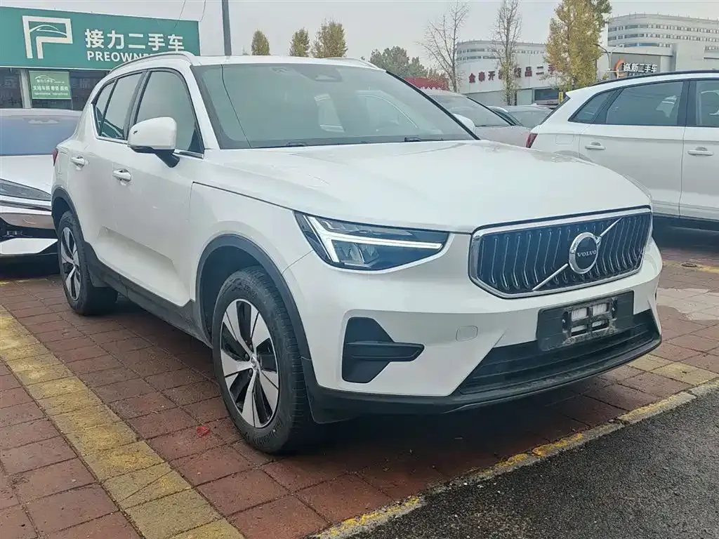 Volvo XC40 — фото 3