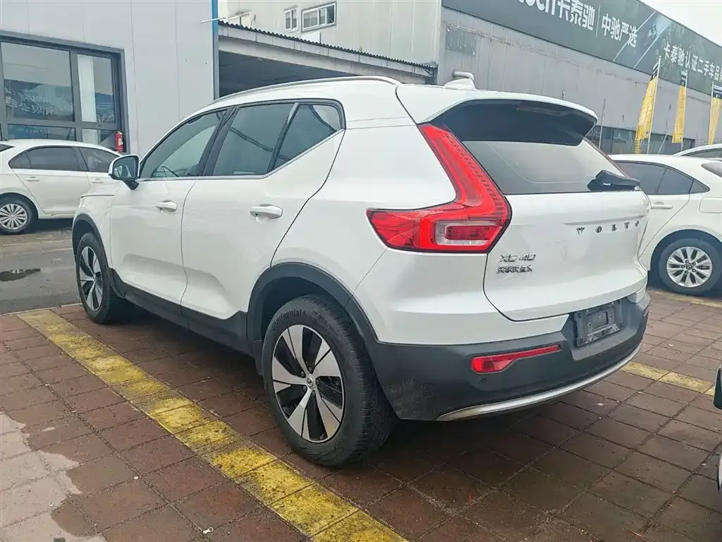 Volvo XC40 — фото 5