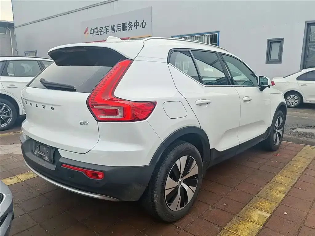 Volvo XC40 — фото 6