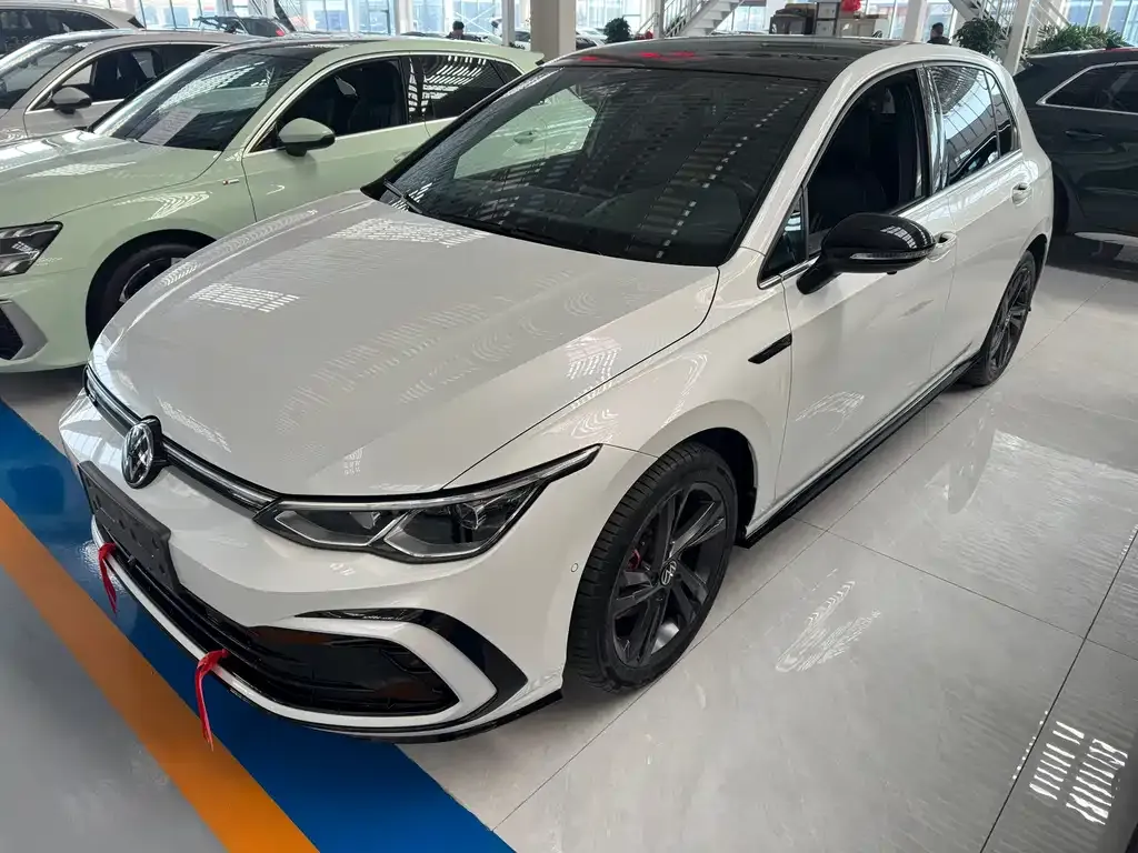 Volkswagen Golf 2024 из CN, фото 1