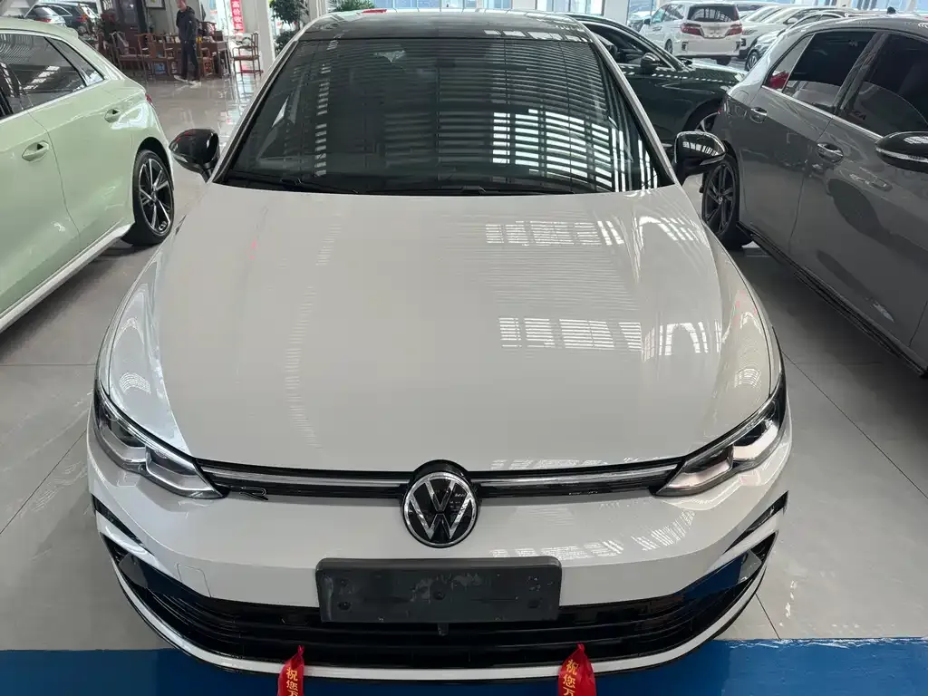 Volkswagen Golf 2024 из CN, фото 2