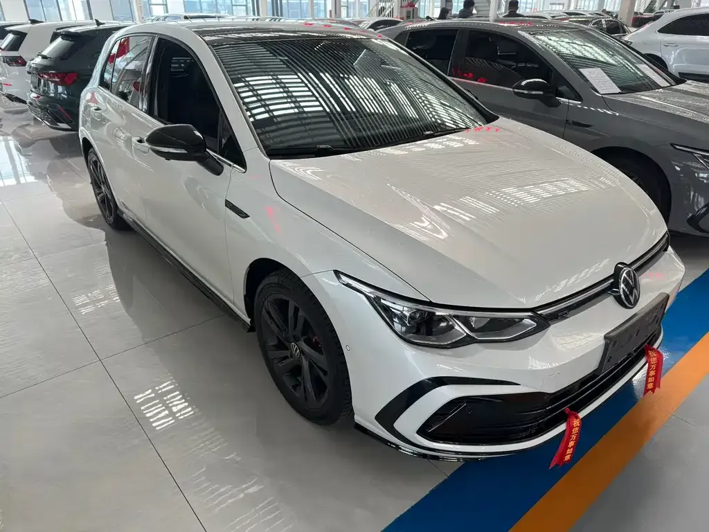 Volkswagen Golf 2024 из CN, фото 3