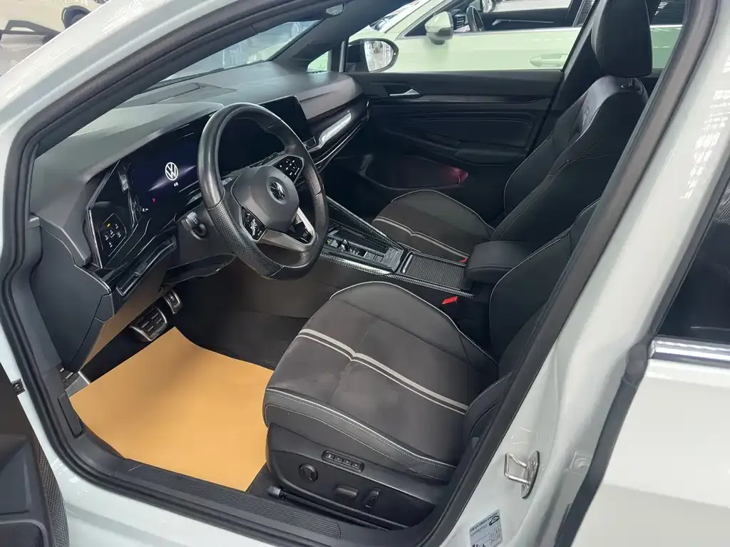 Volkswagen Golf 2024 из CN, фото 6
